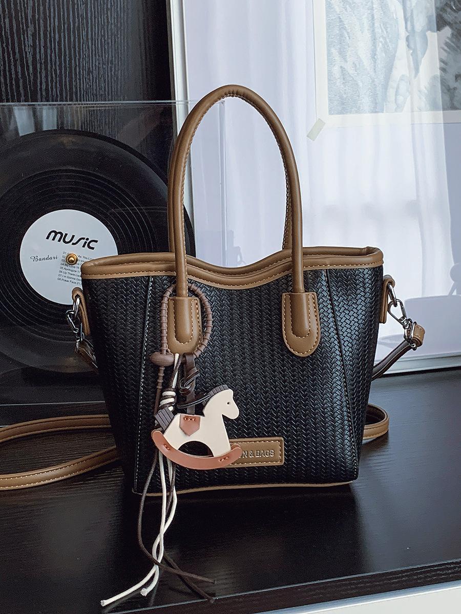 

Premium sense contrasting color bucket bag temperament women s summer commuting leisure tide single shoulder oblique span bag чёрный