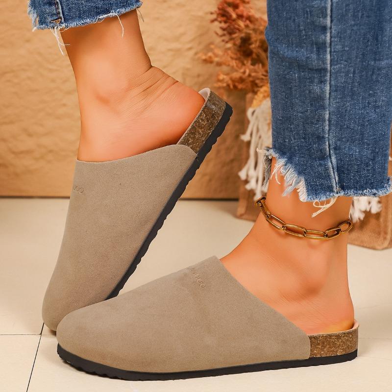 A Versatile, Half-slipper Women's New Style of Soft Flat Shoes for Outerwear with A Pair of Boken Shoes