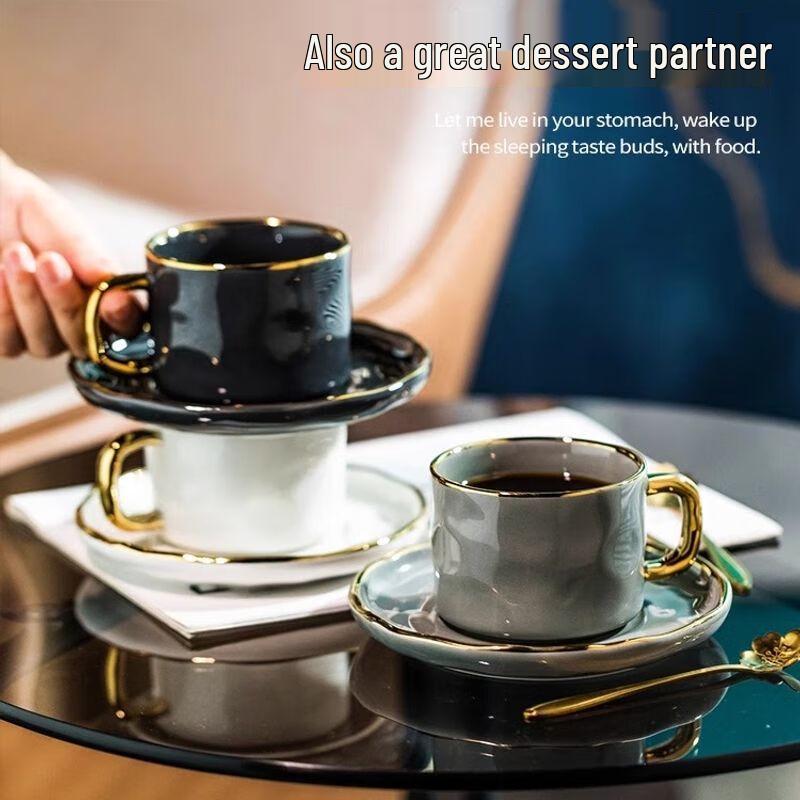 Europäisches leicht luxuriöses goldenes Kaffeetassenset