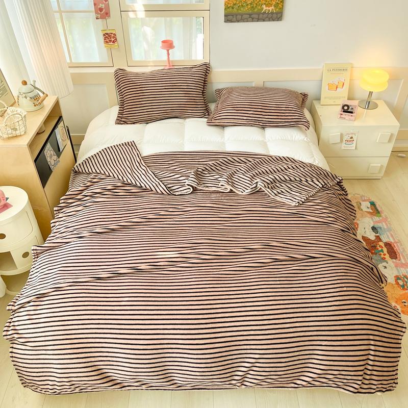 Cartoon Pink Strawberry Flannel Blanket for Kids Girls Soft Warm Lightweight Throw Blanket for Sofa Bed Traveling Camping Gifts