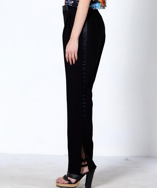 GREEDILOUS Pleated Satin Trim-Mid Trousers