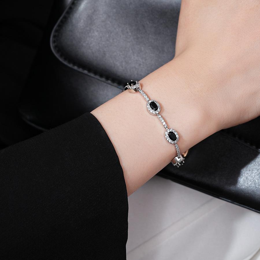 Gold-Plated Zircon Sun & Heart Bracelet: Stylish, Versatile, Elegant Light Luxury Jewelry for Women.