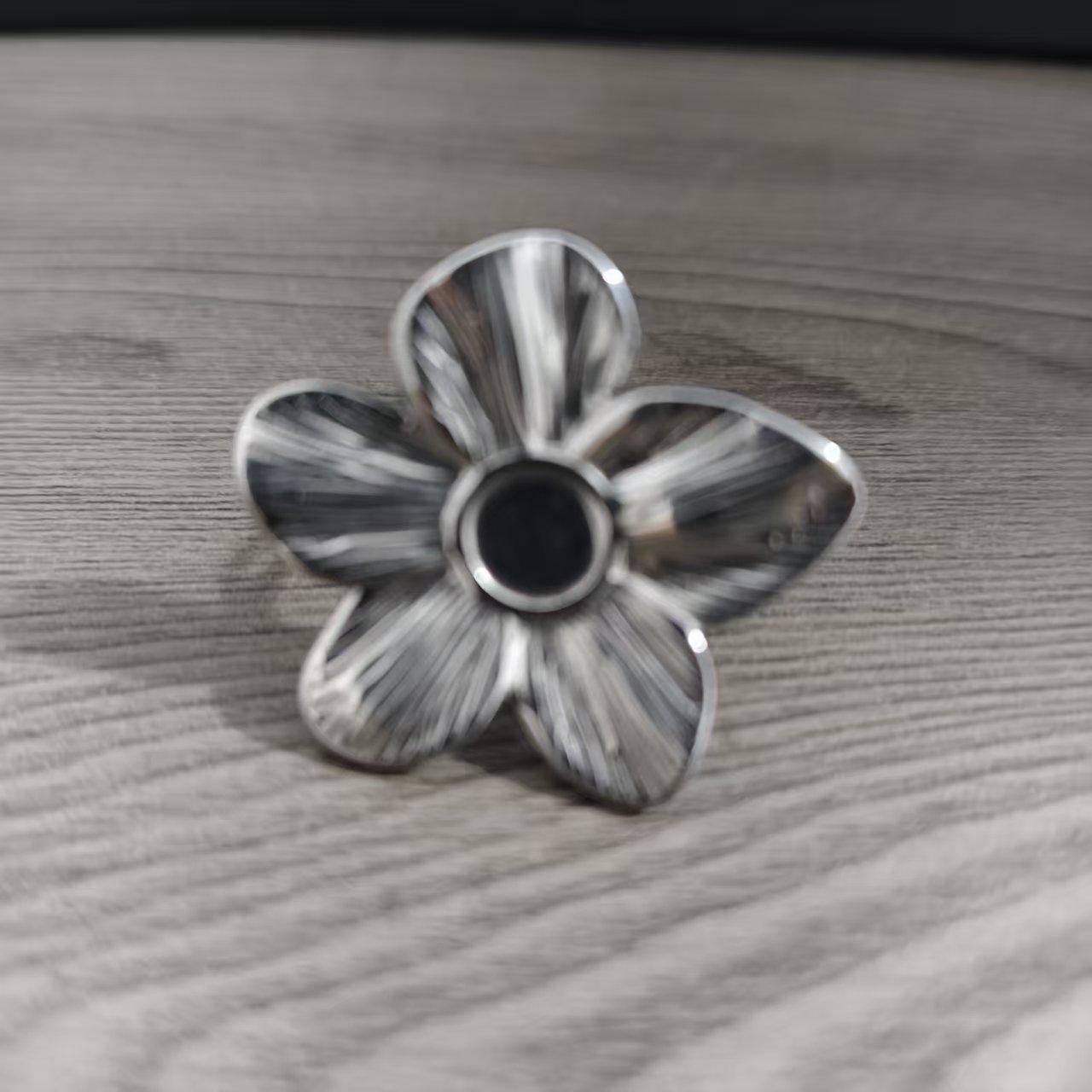 

European and American Retro Stainless Steel Drip Oil Flower Ring Adjustable Open Size