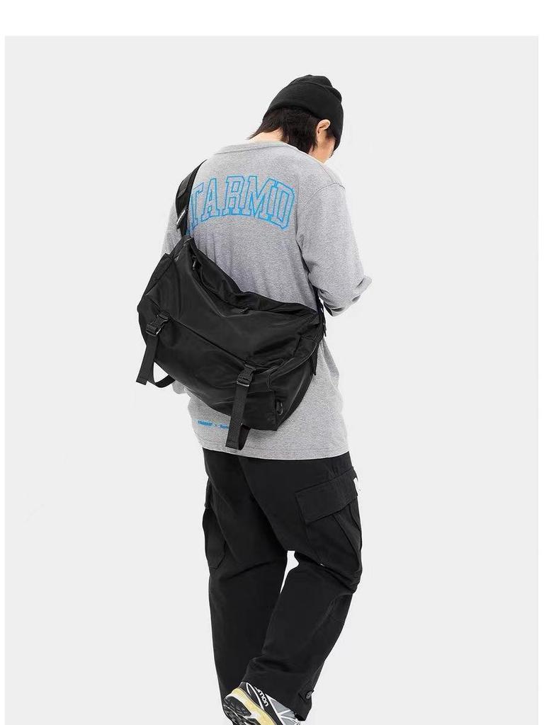 Japanische Große Kapazität Herren Umhänge-Sporttasche - Trendiger Funktioneller Rucksack im Workwear-Stil