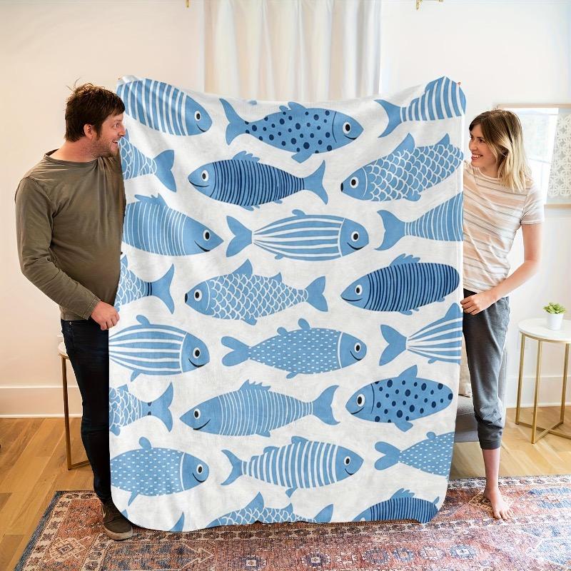 Уютный фланелевый плед на тему морских обитателей с узором из синих рыбок на белом фоне, подходит для всех сезонов 30x40in