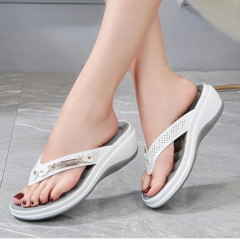 Fashion 2025 Women's Slippers Summer New Fashion Metal Button Slides Shoes Wedge Beach Sandals Women Outside Platform Leisure Flip Flops