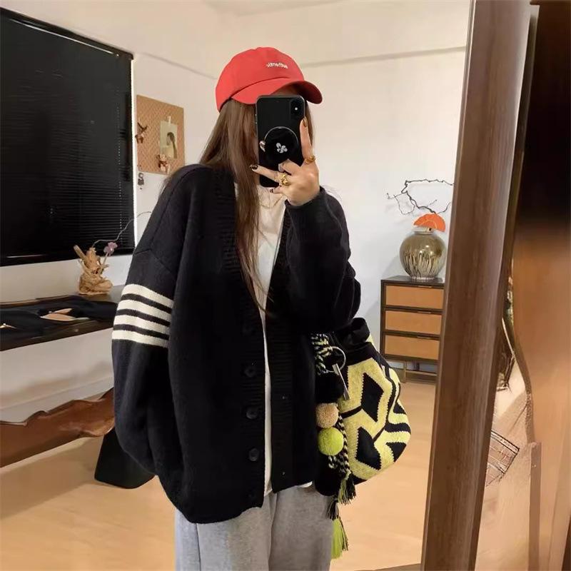 

Новый кардиган крупной вязки в полоску с V-образным вырезом, сочетающийся по цвету, женская одежда на осень и зиму, повседневный стиль колледжа, свободный свитер-жакет для женщин 410-281 (average size) чёрный