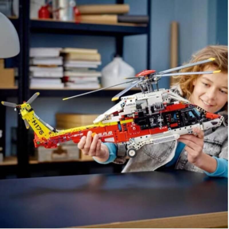 Rescue Helicopter H175 Building Blocks Toy With Abs Plastic For Ages 7 To 14