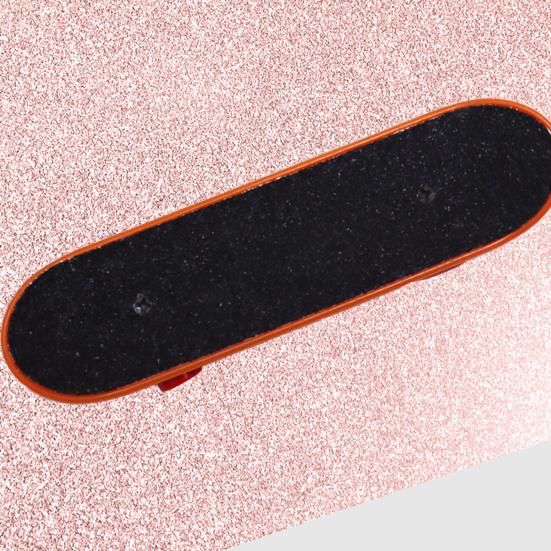 Yousheng Finger Skateboard Jucărie Copiii dezvoltă coordonarea mână-ochi Mini Fingerboards Reducerea stresului Finger Skater Jucărie de birou Cadou pentru copii
