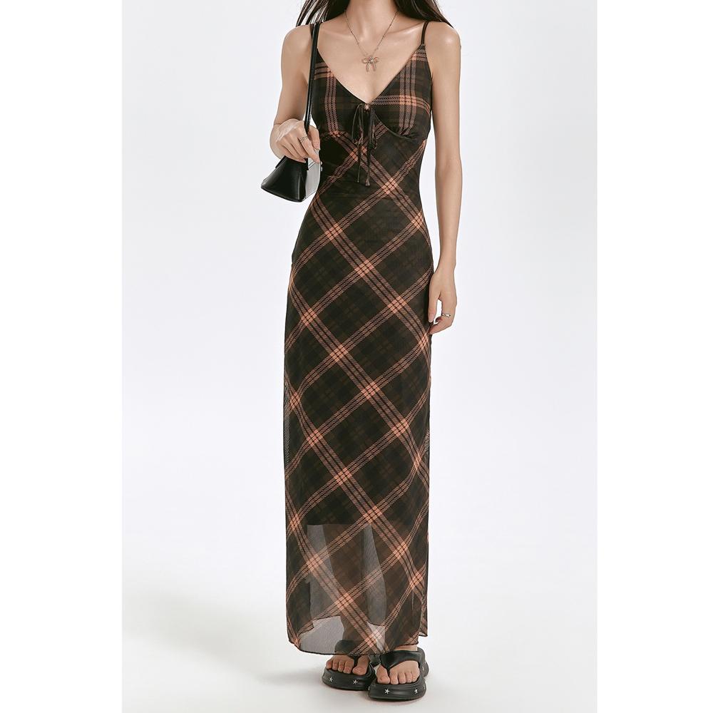 

Женская летняя юбка-карандаш Spice Girl, облегающая бедра, длинная юбка в американском ретро-стиле, платье на бретелях с ромбовидной сеткой и V-образным вырезом XL- (recommended 110-60kg)