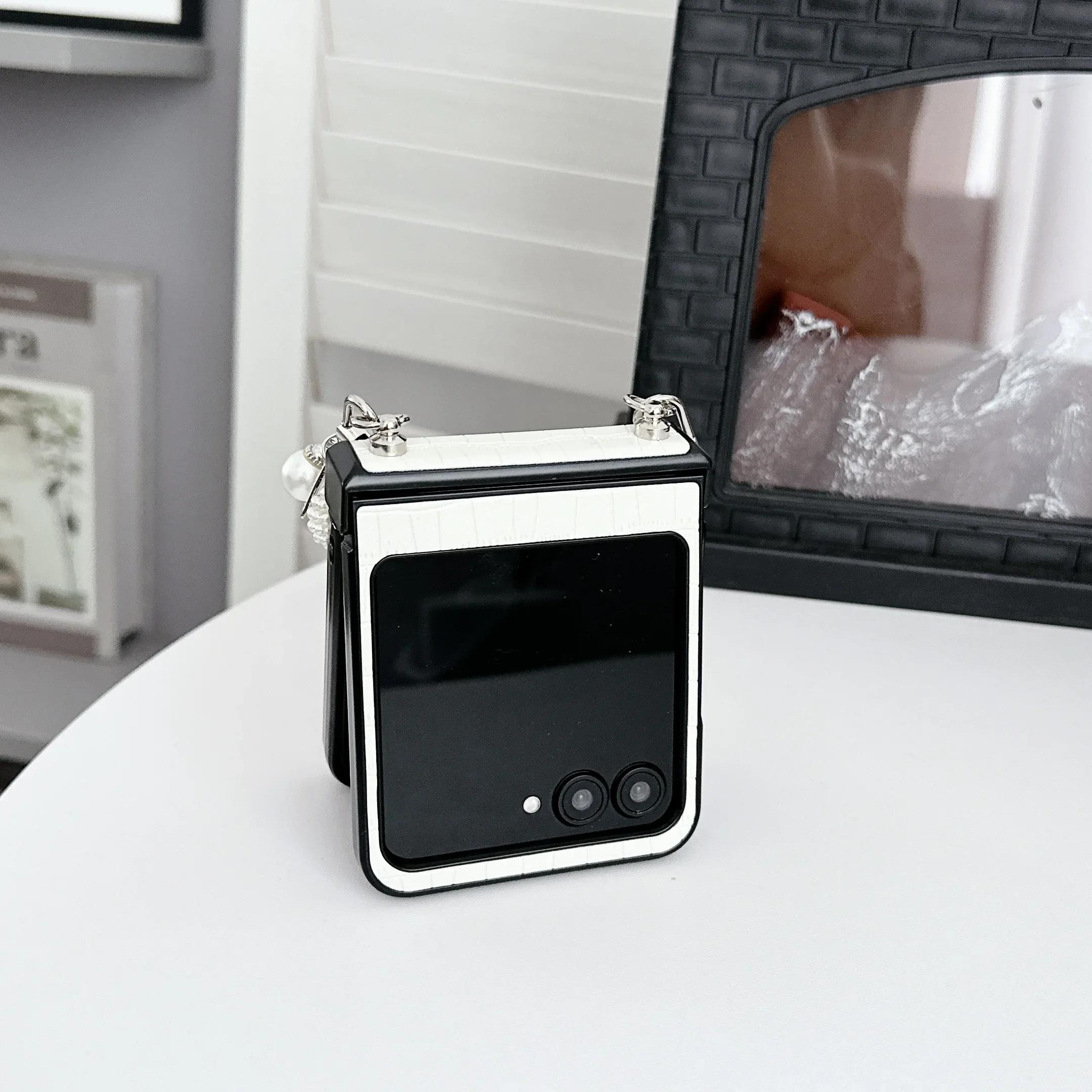 

Кожаный ремешок на запястье с узором аллигатора Чехол для телефона для Motorola Razr 50 Ultra Mooto Razr 40 Противоударная крышка ForMoto Razr 50Ultra белый