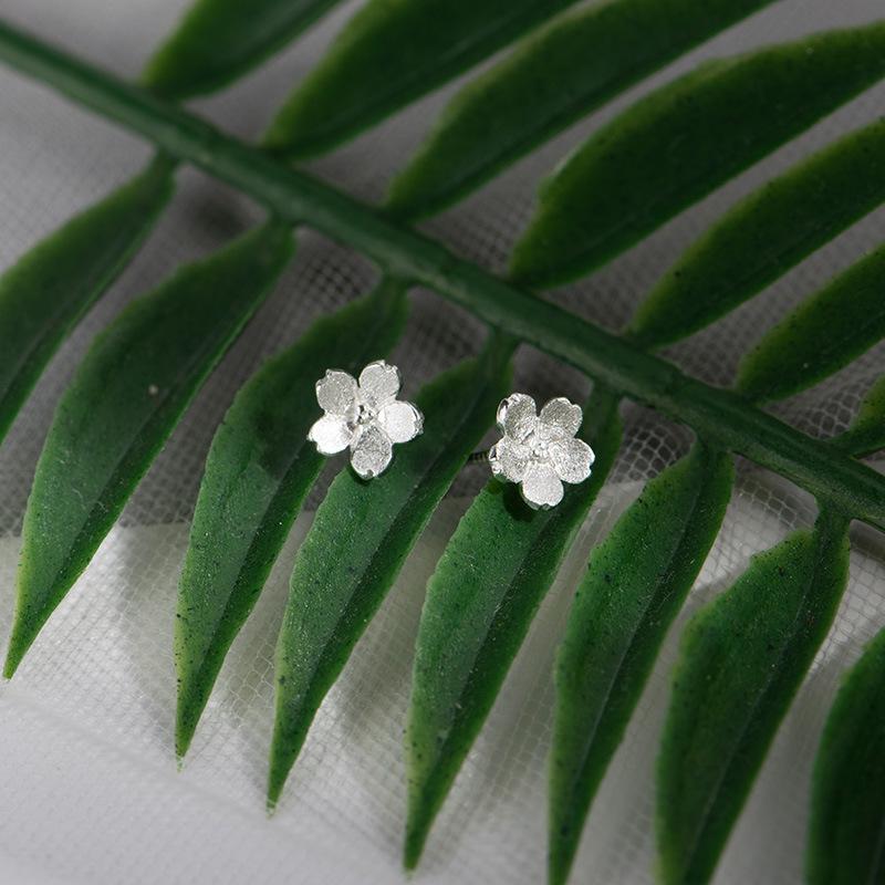 Fresh & Cute Mini Flower Earrings for Women: Simple, Versatile, Japanese & Korean Style Niche Design