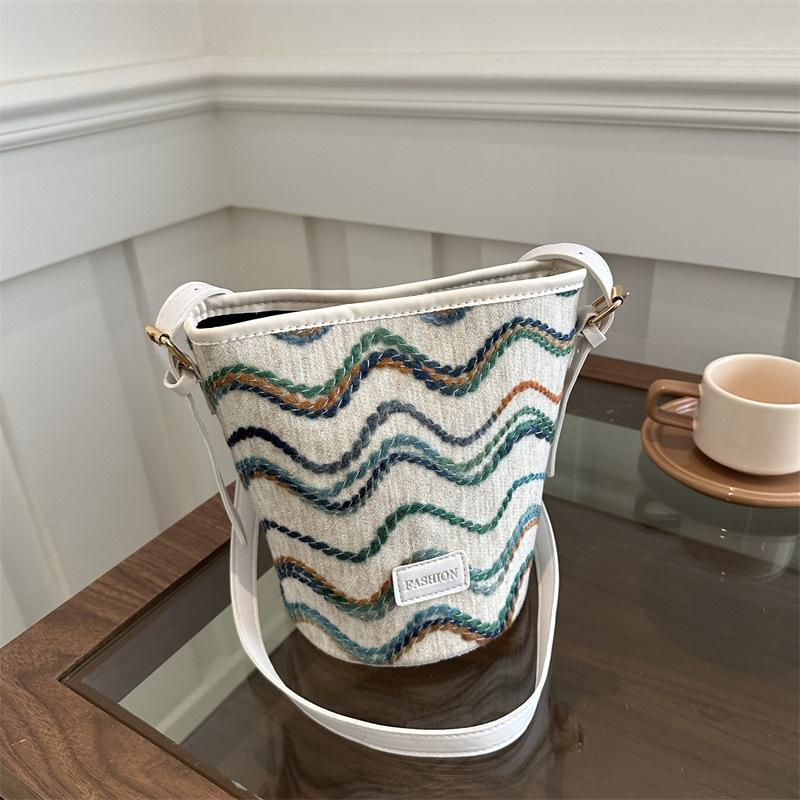 Lässige Einfache Tasche Koreanische Bucket Bag Frühling Nischendesign Neue Modische Ein-Schulter Umhängetasche für Damen