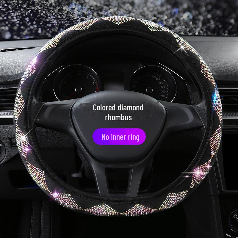 

Стильный комплект чехлов на рулевое колесо автомобиля с бриллиантовой отделкой, накладкой на подлокотник и чехлом на рычаг переключения передач. 38cm