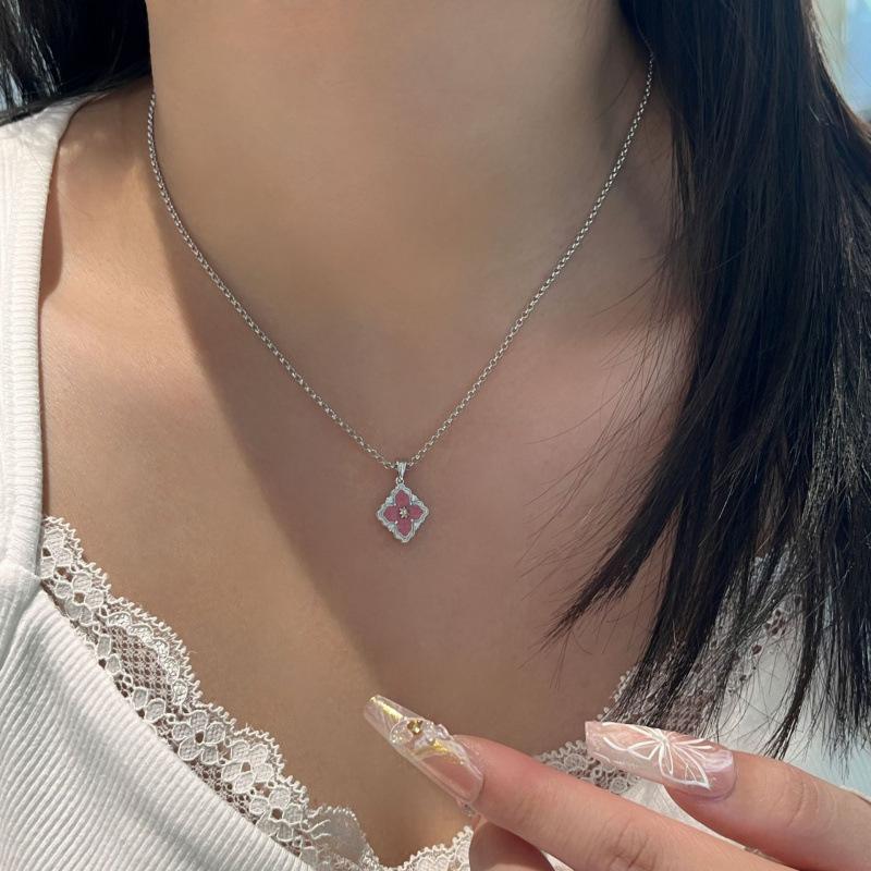 Light Luxury Retro Cloth Qi Lati Small Window Grilles Rose Stone Bracelet Necklace Exquisite Versatile Court Style Four-Leaf Flower