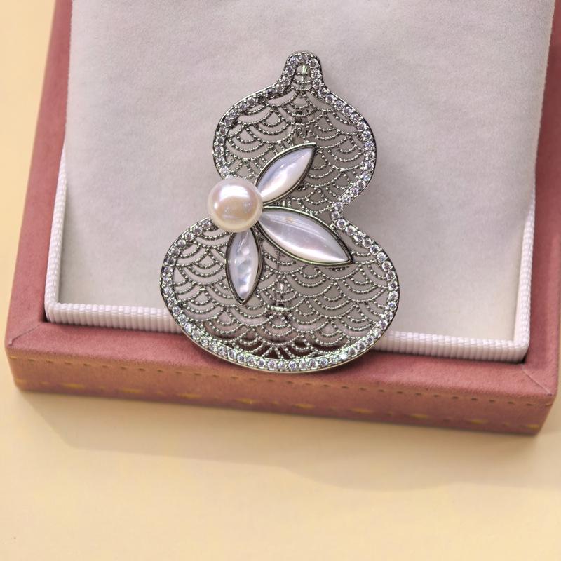 Elegant Retro Chinese Style Hollow Gourd Freshwater Pearl Brooch Pin 7-7.5mm 6A Aurora Domed Pearl (Flawless Surface)