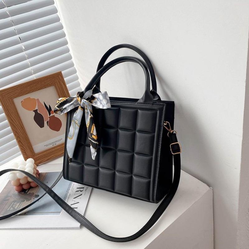 Textured Largecapacity Underarm Handbag Bag Women's Spring and Summer New Trendy Fashion Messenger Portable Tote Bag