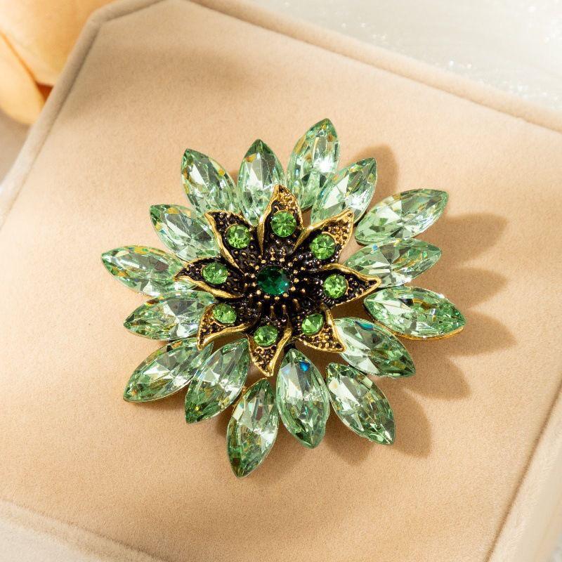 Elegant Green Crystal Butterfly Brooch - Fashionable Alloy Flower Pin for Coats & Sweaters