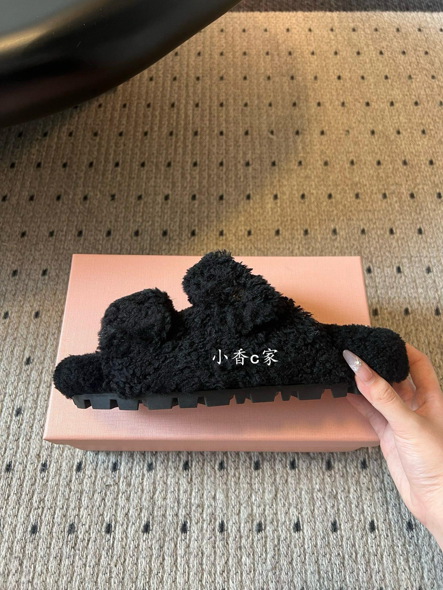 

25 autumn and winter new niche design sense wool slippers women wear flat bottom casual drag thick bottom wool slippers women 40 чорний