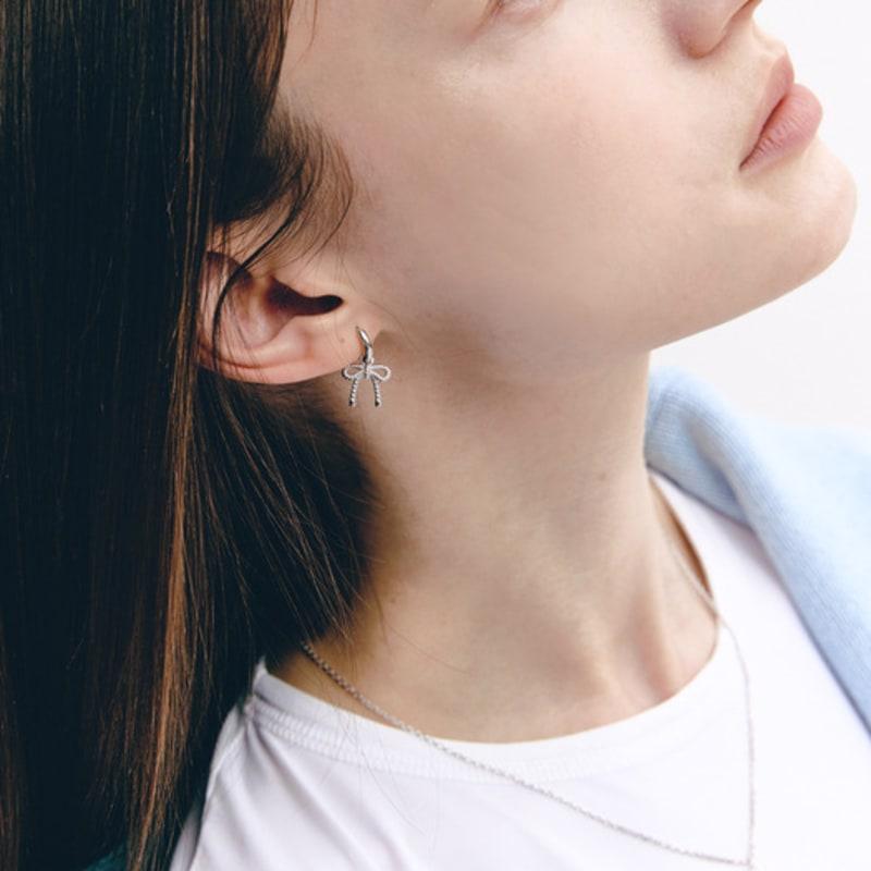 By Hyeres [925 Silver] Ribbon Twist One Touch Earrings (Silver) BH6E39653W9XXX