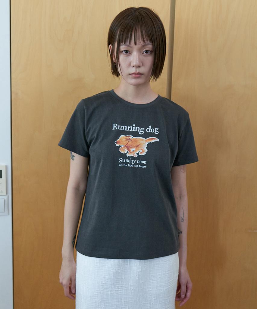 STEP AROUND Running Dog Print T-Shirts_Charcoal