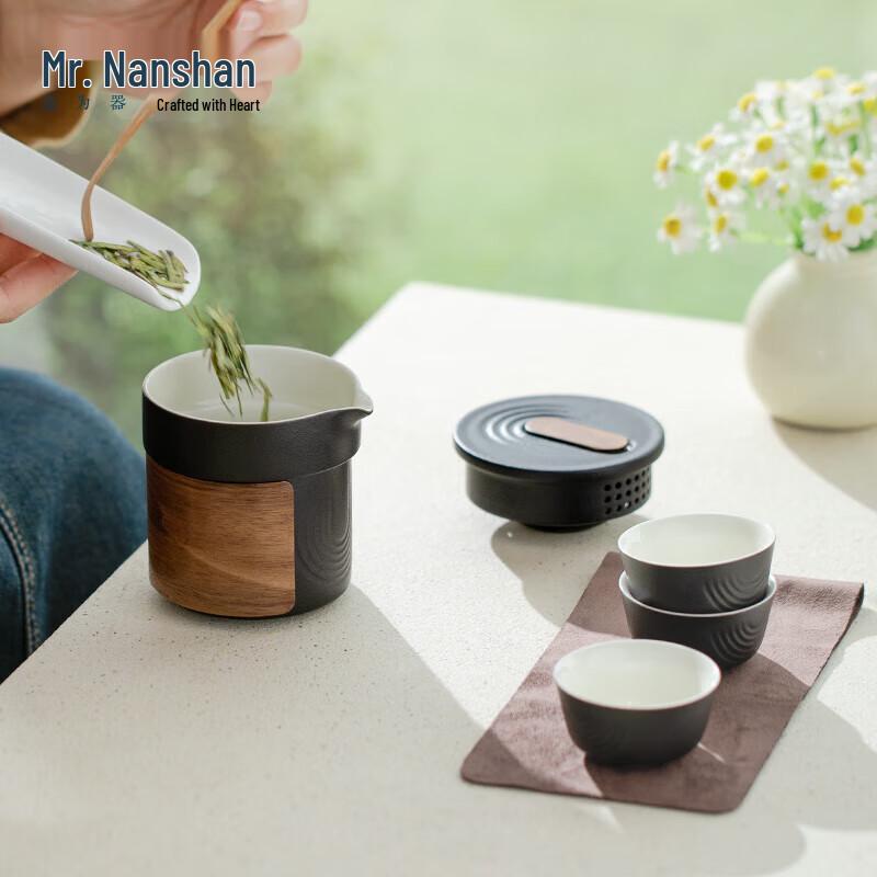 Nanshan Xiansheng Outdoor Ceramic Tea Set with 1 Teapot & 4 Quick Cups