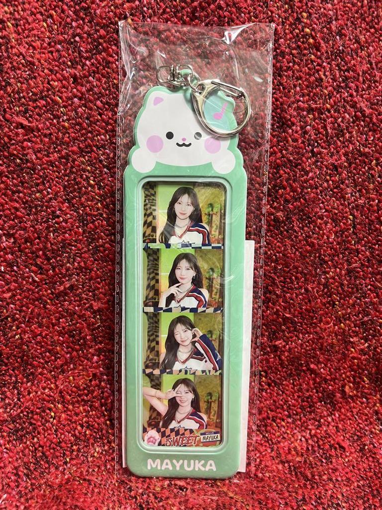 [USED] NiziU MAYUKA 4-frame photo keychain