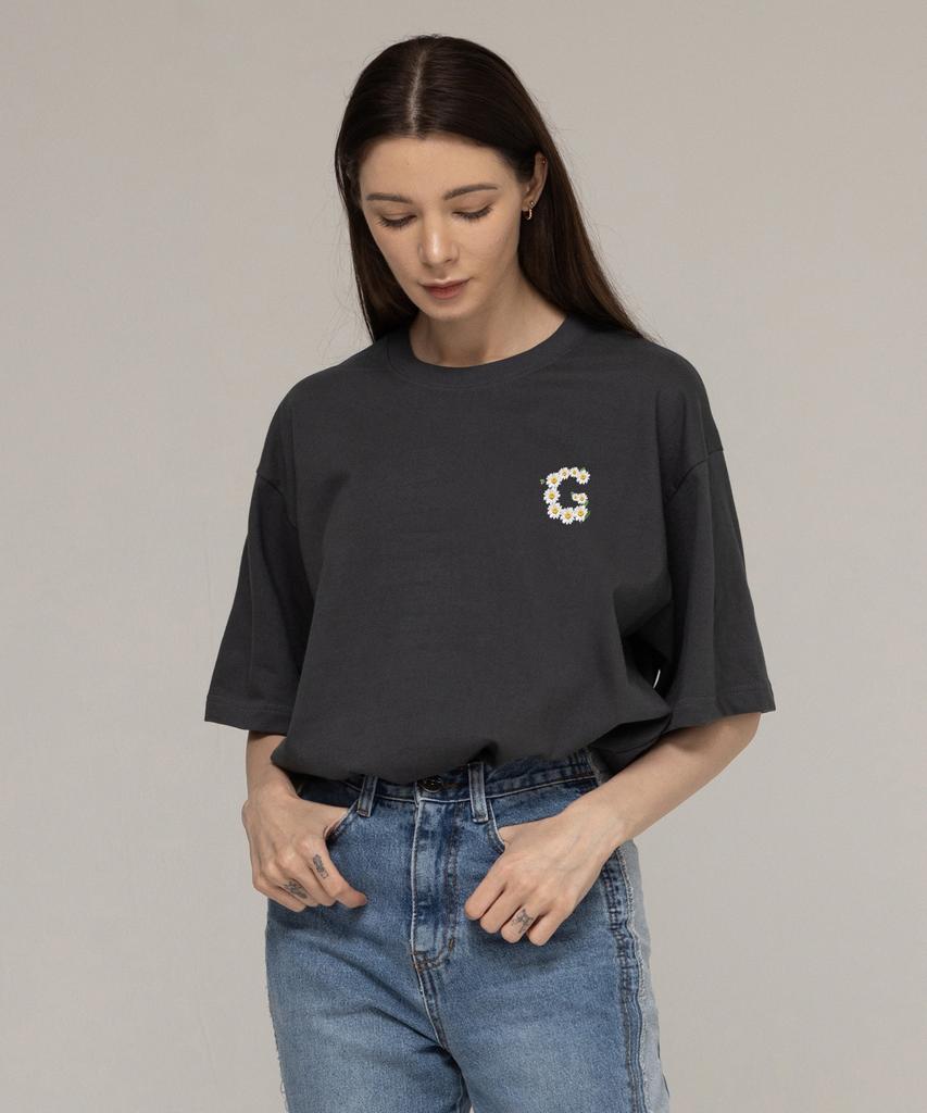 GRAVER [Unisex] Small G Flower Smile Short Sleeve T-Shirt_Charcoal