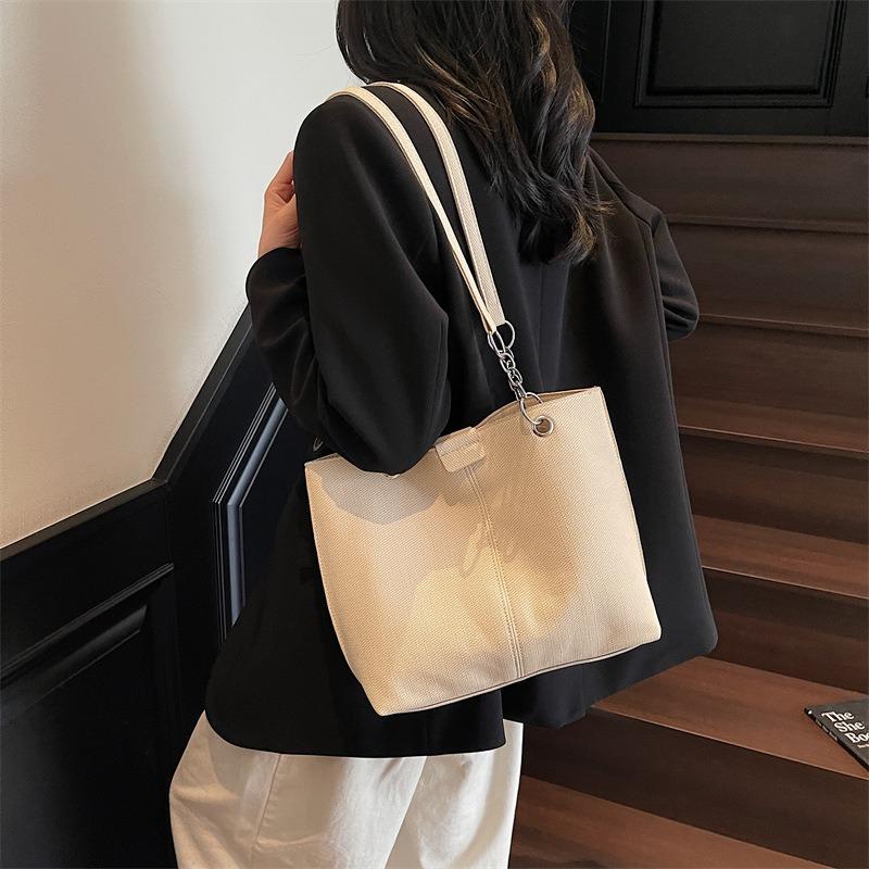 Large capacity solid color women's bag simple and casual new texture fashionable commuting single shoulder underarm tote bag