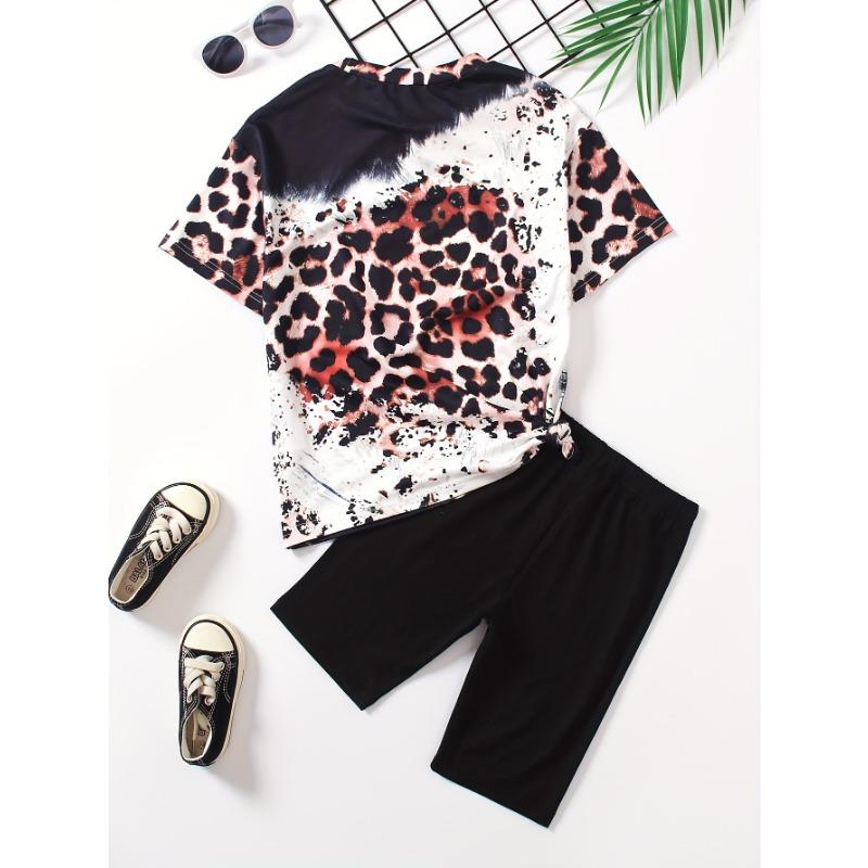 

Комплект повседневной одежды из двух предметов с леопардовым принтом для девочек - мягкая, дышащая и удобная футболка + стильные шорты-бермуды - идеальный вариант для повседневной летней одежды. 160
