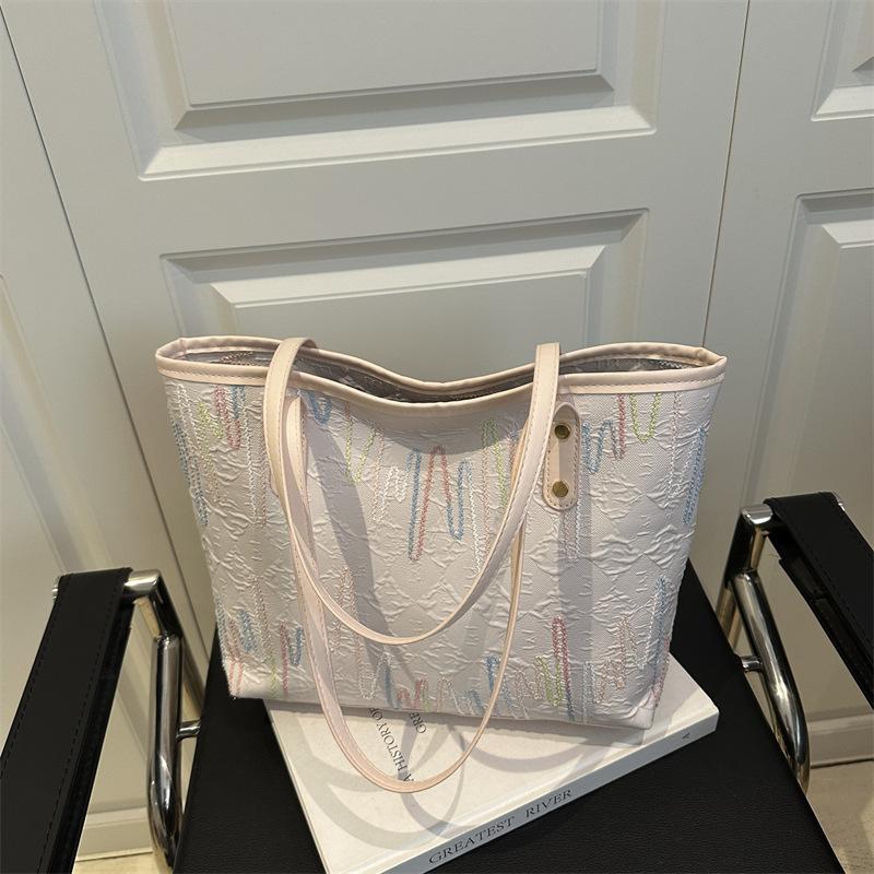 

2025 новый нишевый простой текстурный, популярный в этом году, вместительные сумки-тоут для женщин, ездящих на работу, большие сумки на одно плечо для женщин