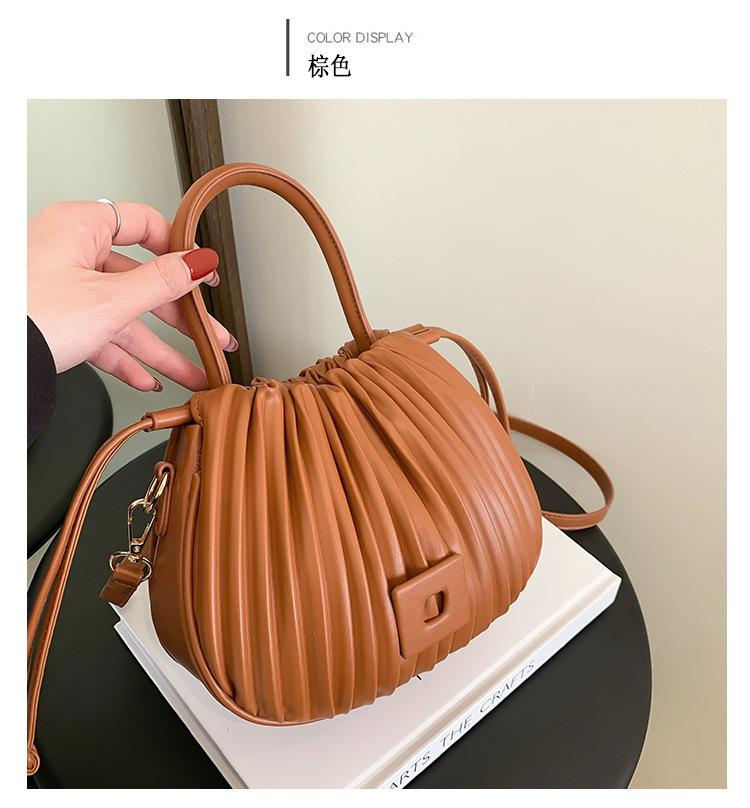 Fashion texture niche design shoulder messenger bag pleated portable small bag women's 2025 new drawstring bucket bag