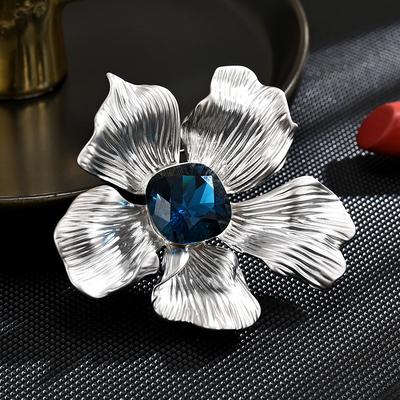 Elegantní dámská brož s květinovým designem v lehkém luxusním stylu, oděvní doplňky, sváteční dárky, módní šperky