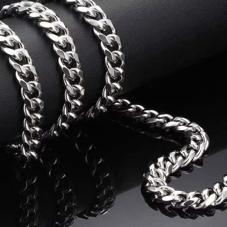 304 Stainless Steel Polished Cuban Chain Necklace: Fashionable Men's and Women's Six-Sided Titanium Clavicle Chain.