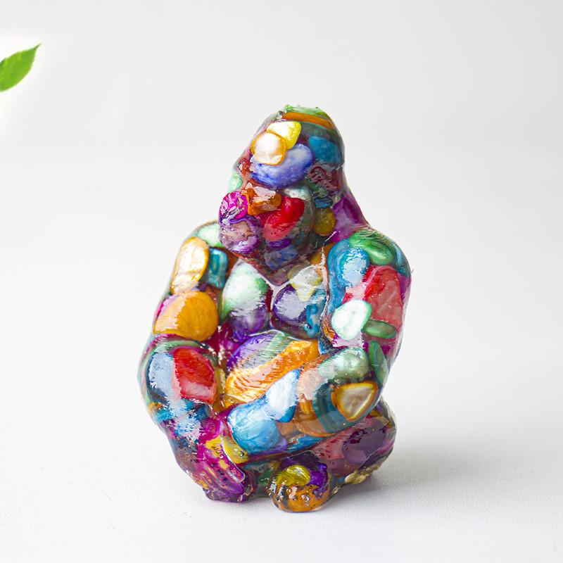 Statue de Gorille en Résine avec Pierres de Cristal Naturelles Pour Décoration de Bureau Cadeau Pour Amis