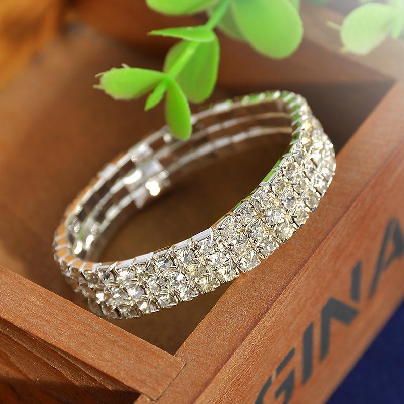 Colar da moda, brincos, anéis, pulseiras, conjunto de quatro peças, colar de três fileiras de diamantes, conjunto de noiva.