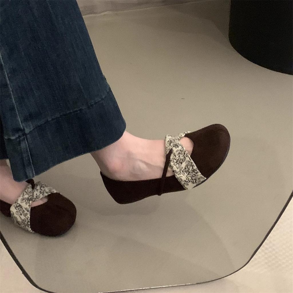 Flat-bottomed retro Mary Jane shoes women's shoes spring and autumn 2025 new suede shallow mouth one-word belt with skirt single shoes