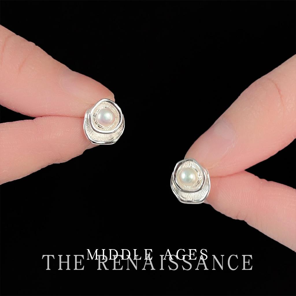 

Lotus leaf edge freshwater pearl stud earrings niche design earrings pro-luxury earrings