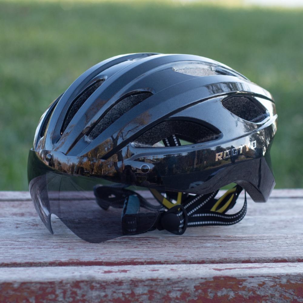 Bicycle helmet with goggles, new summer rider color-changing magnetic tail light breathable skateboard riding integrated Kong Ming