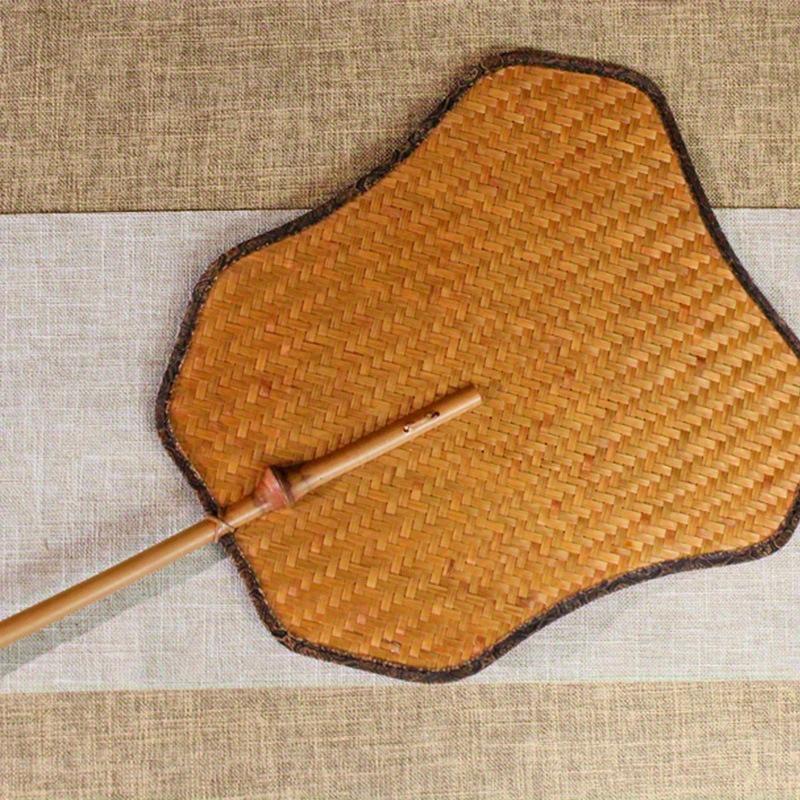 

1 шт. Веер из чистого плетеного бамбука ручной работы, с краем, обернутым тканью парчи «Банановое облако», прохладный веер из ПУ, ретро, большой, лакированный, бамбуковый веер с зелеными полосками темно-зеленого