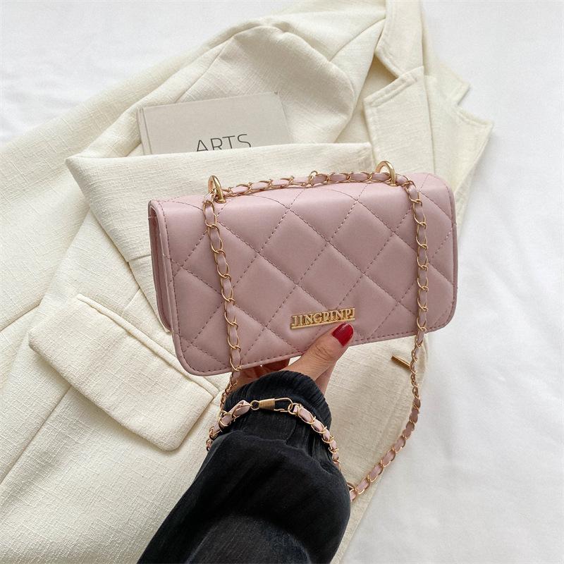 

Простая текстура и мода 2025 новый зимний досуг ромб однотонный цепочка одно плечо кроссбоди маленькая квадратная сумка розовый