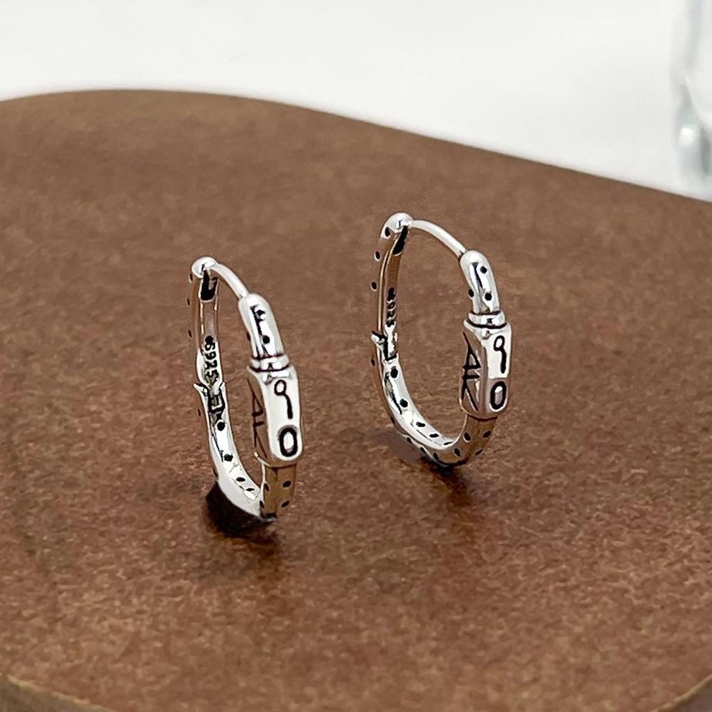 Retro Polka Dot Earrings for Women: Simple, Niche Design - Versatile Gift for Best Friends or Students