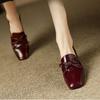 Mode 2025 Neue Schuhe für Damen Slipper Damenschuhe Klobige Absätze Luxusleder Lässig mit Mittlerer Quadratischer Zehenpartie Blockabsatz Rot im Angebot
