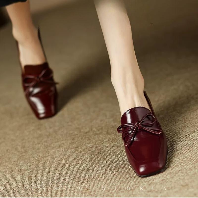 Mode 2025 Neue Schuhe für Damen Slipper Damenschuhe Klobige Absätze Luxusleder Lässig mit Mittlerer Quadratischer Zehenpartie Blockabsatz Rot im Angebot
