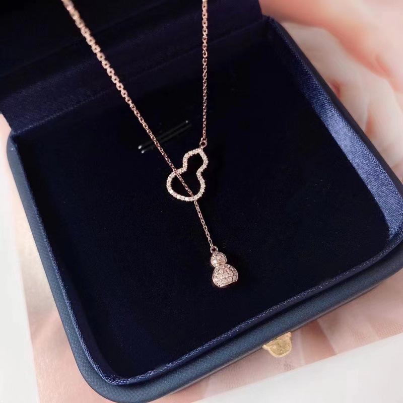 Elegant Rose Gold Gourd Pendant Necklace: Luxury Niche Clavicle Chain for Women - Exquisite Summer Choker Accessory