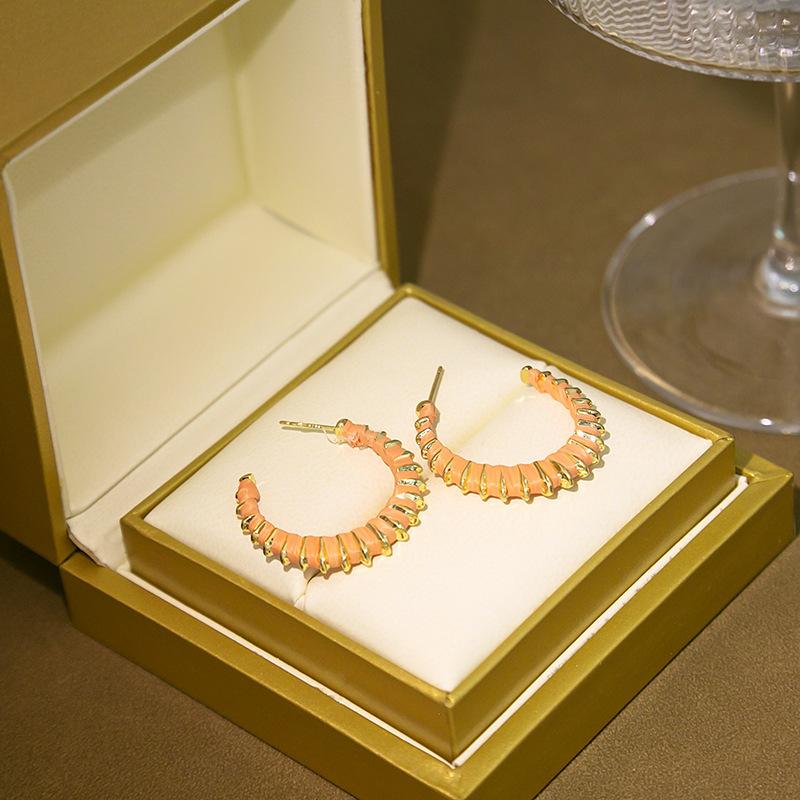 Colorful Color Matching C-Shaped Metal Earrings, Retro Court Style, Beautiful Temperament, Round Ring Stud Earrings.