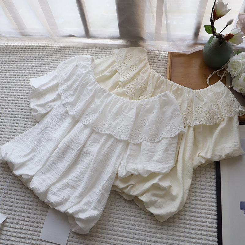 Top da donna francese-coreano con volant e spalle scoperte - Collezione Estate 2025