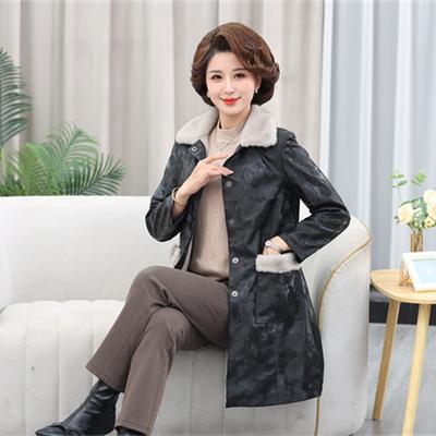 Mittellange Lederjacke für Damen und Mütter. Baumwolljacke für Schwiegermutter für den Winter. Neues Oberteil mit Plüsch und verdicktem Stoff
