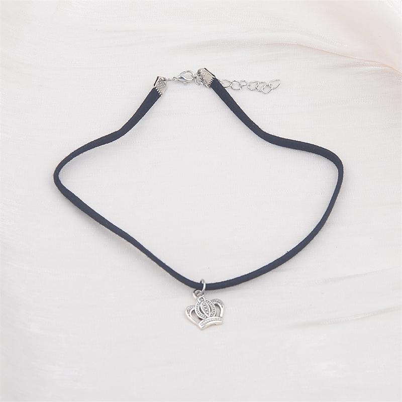 

Black Faux Leather Velvet Chokers for Women Short Chain Small Necklaces Punk Skeleton Hand Pendants Collar Christmas Gifts