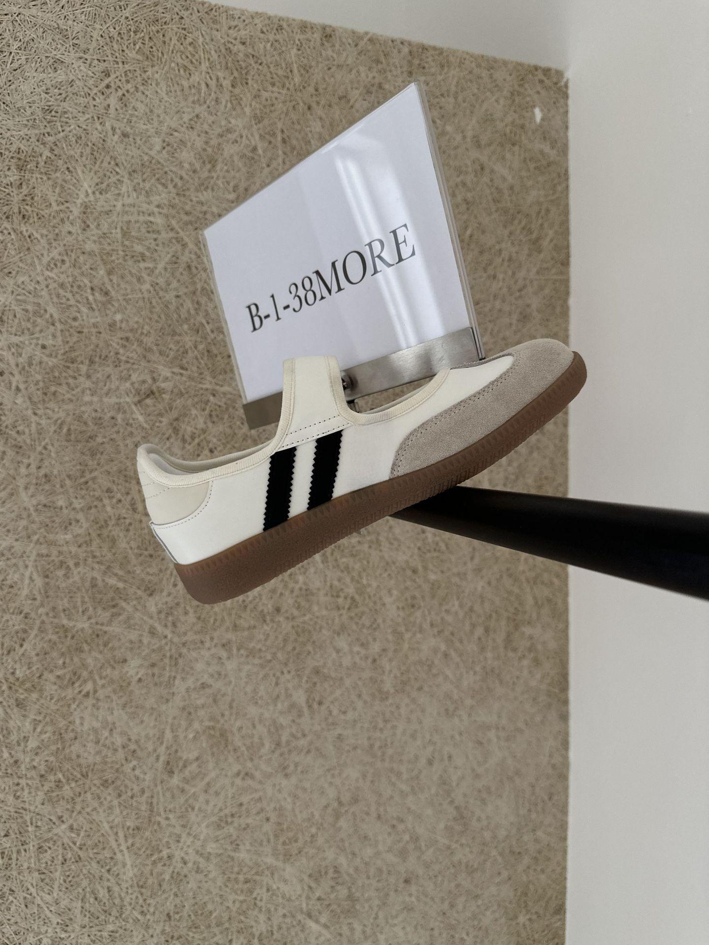 

2025 new round head versatile color matching one-pedal casual Mary Jane shoes women s retro Velcro flat-bottomed German training shoes 40